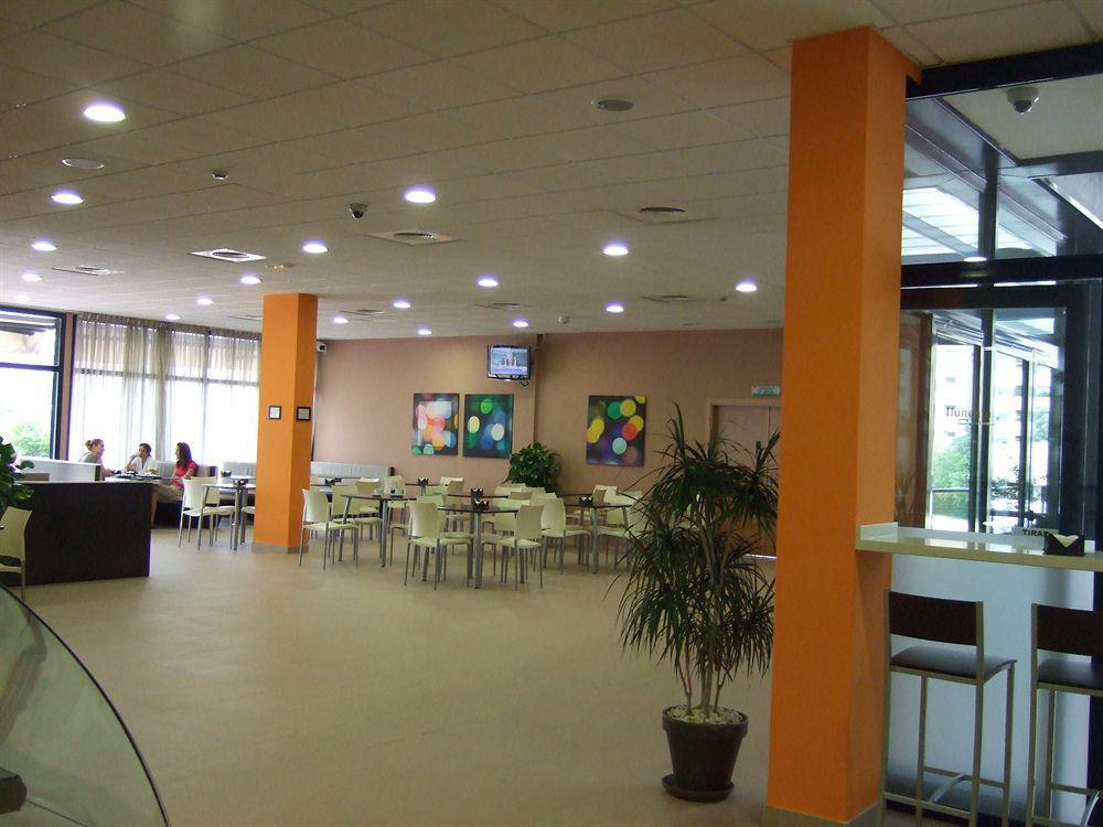 Exe Sevilla Palmera Bagian luar foto